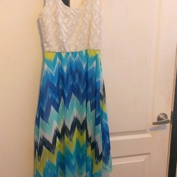 Dress - Picture 3 of 3